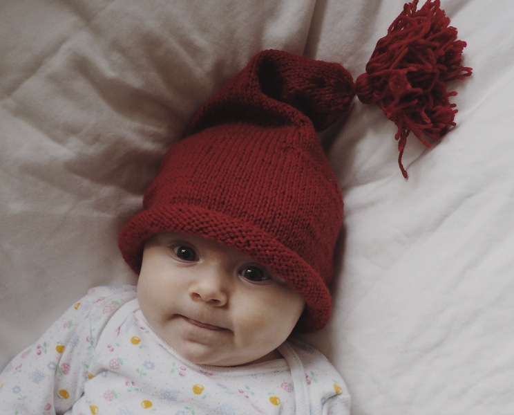 Strikkeopskrift på nissehue til baby og børn fra Lille Svend KBH