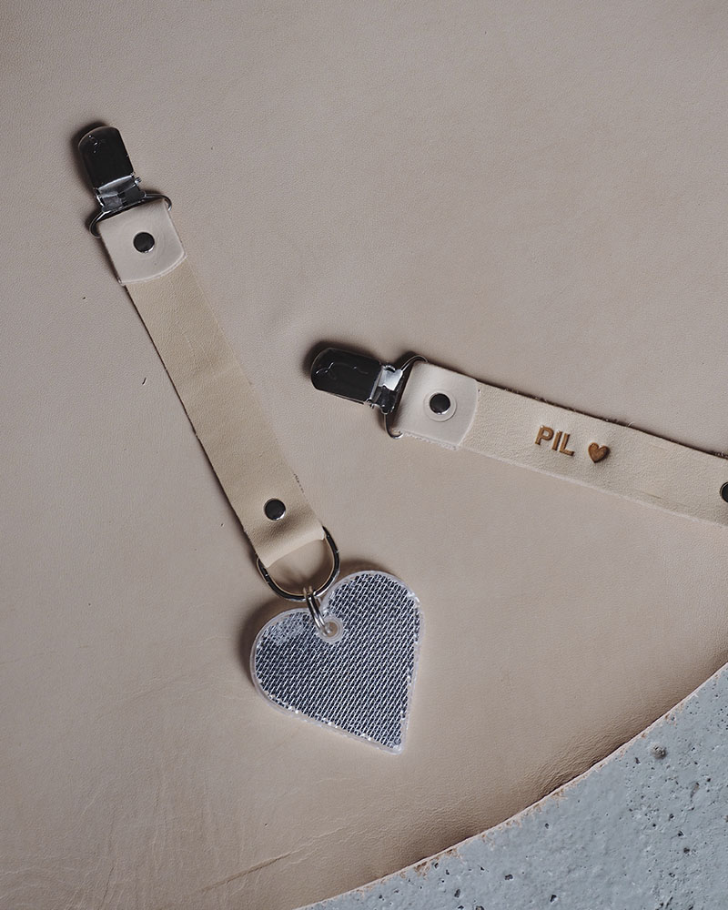 Refleks i læderstrop til børn. Sikker SVEND. Sørg for, at dine børn bliver set i mørket.