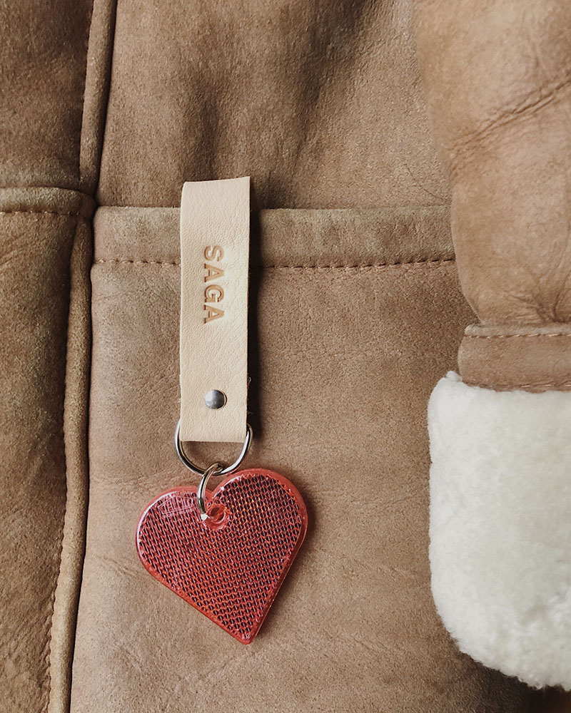 Refleks i læderstrop til børn. Sikker SVEND. Sørg for, at dine børn bliver set i mørket.