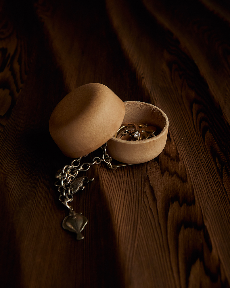 Etui mini - en rund æske i kernelæder fra SVEND