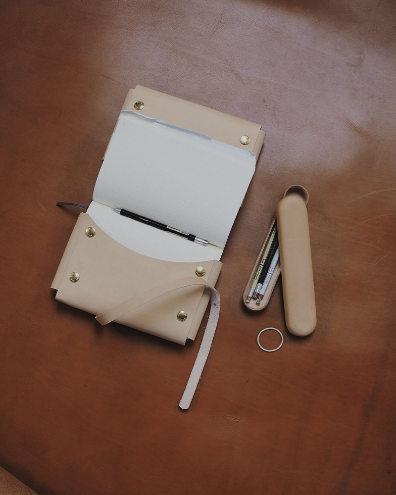 Omslag til notesbøger i kernelæder