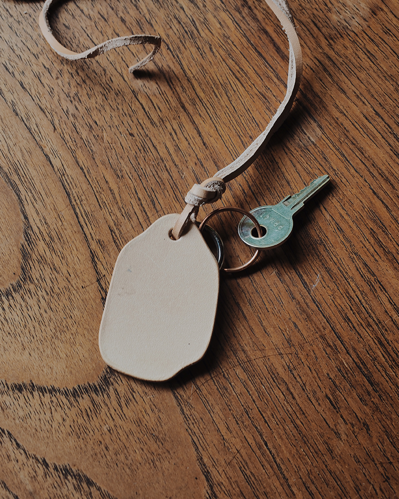 Nøglering i læder med initialer