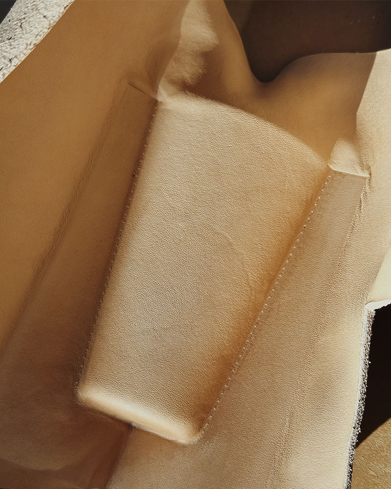 Et blyantkogger i kernlæder. Et bæger, du kan bruge til alt.